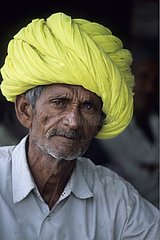 Portrait d'un indien portant un turban Inde