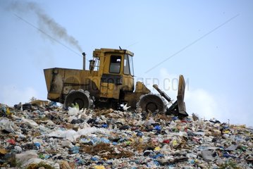 Waste spreading in a landfill in Martinique