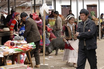 Der Markt in einem Dorf in der Nähe des Lake Lugu Yunnan China