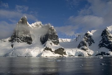 Cliffs frozen in the Antarctic Peninsula