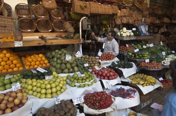 Exotische Früchte und Gewürze in Mercado dos Lavradores Madeira
