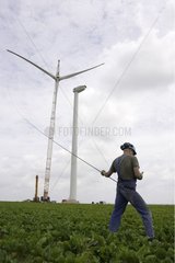 Levage des pales pour le montage d'une éolienne France