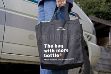 Re-use shopping bags made from old plastic bottles UK
