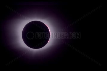 Début d'une éclipse solaire totale avec un grain de Bailly