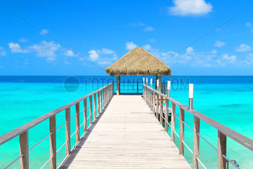 Fare door end platform with access to the lagoon - Rangiroa