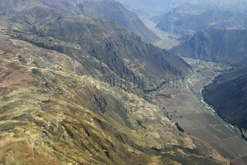 Luftaufsicht der Anden zwischen Cuzco und peruanischem Amazonas