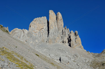 Southern Aiguille d'Ansabere (2350m): Climbing wall made up of Cretaceous limestones. Aspe Valley  Pyrenees  France