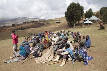 Medical consultation in the Simien Mountains in Ethiopia by the Simien Mountail Medical Mobile Services Association.