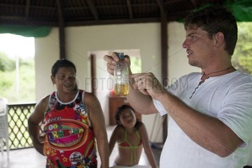 Dietary supplement for bees Melipona made from honey. Training organized by the Chico Mendes Scientific Institute for Ribeirinhos populations living along the Araguari River in the Amazon with the objective of producing honey initially for personal consumption and eventually for sale; Trainer Douglas Schwank.