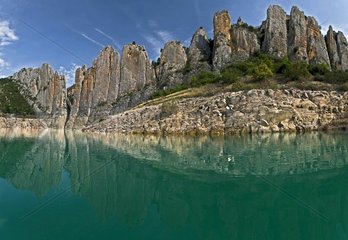 Spain  Aragon  province of Huesca  Ribagorza  vertical limestone layers and Noguera Ribagorzana river. Limestone cliffs (sedimentary rock). Karstic landscape. Geological interest.