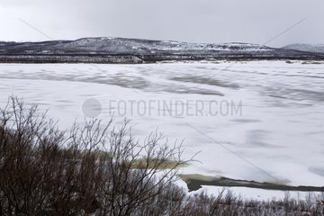 Gefrorener Fjord im Winter Varanger Norwegen
