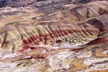 Cendres volcaniques teintées de manganèse et d'oxydes de fer
