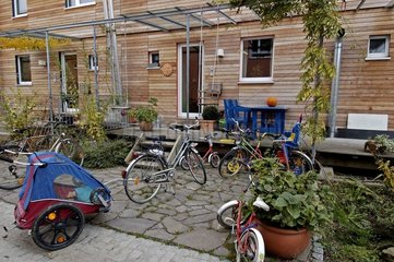 Eingang zu einem Haus mit Fahrrädern Vauban Viertel