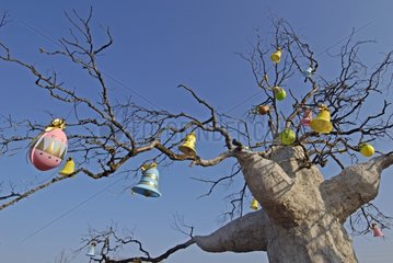 Osterdekorationen auf einem kÃ¼nstlichen Baum Frankreich