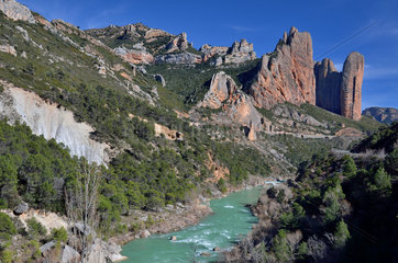 Rio Gallego and Mallos de Riglos  Pyrenees  Aragon  Spain