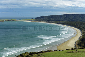 Sandy beach on Tautuku Bay  The Catlins  South Island  New Zealand