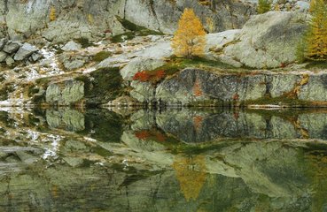 Lake Morgon in autumn - Mercantour Alps France