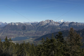 Lake Annecy and the massif of Tournette  in the background: the Mont-Blanc  Haute-Savoie  Alps  France