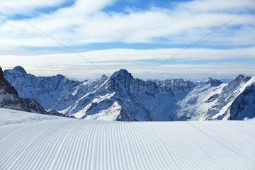 Ski trail after crossing the groomer  Les Deux Alpes Ski Ressort  France