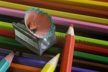 Crayons de couleur et taille crayon
