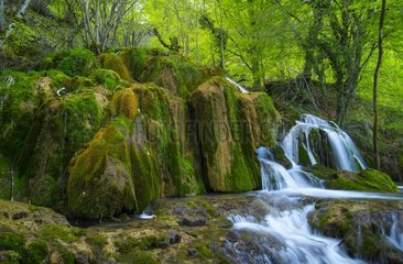 Toberia Falls  Andoin  Sierra Entzia Natural Park  Alava  Basque Country  Spain  Europe
