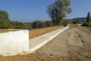 Fusible dike under construction at Brognard in the Doubs