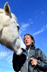 Horse psychologist and Camargue horse - Camargue France