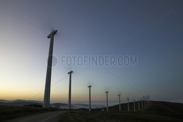 WindmÃ¼hlen in Twilight Galicia Spanien