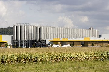 Grand stockage de Katoen Natie et silo à grain France
