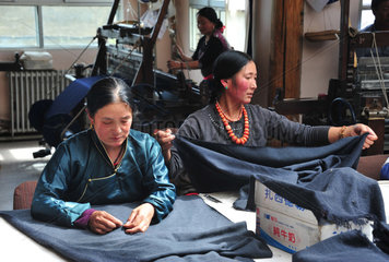 Weaving wool Yack - Tibet China