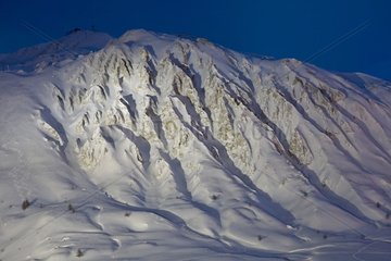 Leuchtete Skigisten im Tignes Skigebiet in der Nacht Savoie Frankreich