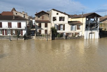Überflutete Häuser während des Wintersturms Landes Frankreich