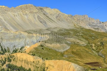 Gypsum polychrome (rocks deposited in the Triassic) to the neck of Thures Vallon Thures  Val Clarée  Hautes Alpes   France