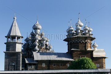 Kirchen auf der Insel Kizhi in der Republik Kareliaseesee der See