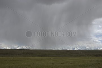 Front de pluie sur les hauts plateaux Sarychat-ertash