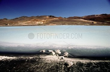 Lac d'eau sulfureuse près du lac Myvatn Islande