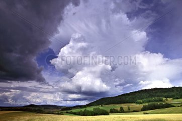 Himmel des stürmigen Gesichts Franche-Comté Frankreich