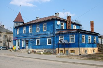 Hölzernes städtisches Haus in Lettland