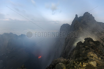 Indonesia  Java  summit of Merapi volcano : 2 900 m