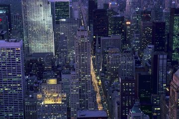 New York  vue plongeante de nuit sur la ville