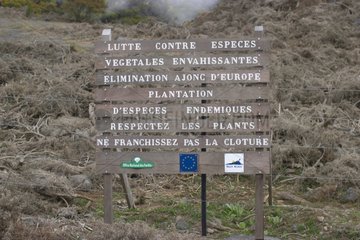 Panneau de l'ONF au Piton de Maîdo à la Réunion