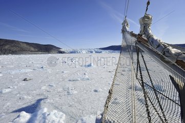 Denmark. Greenland. West coast. Polar trip. Boat in the ice of Quervain's bay in front of the glaciar Eqip Sermia.