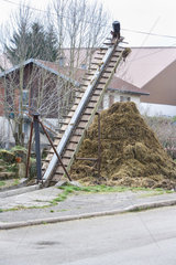 Disposal of manure board by a rack - France