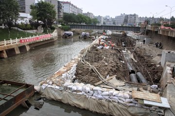 Netzwerk der Reinigung im Bau Kunming Yunnan China