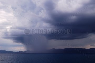 Orage puissant provoquant une pluie dense Adriatique Croatie