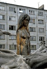 Sculpture en bois dans un jardin d'enfants Usinsk
