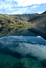Reflets dans les lacs de Vens dans les Alpes françaises