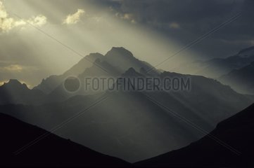 Rayons de soleil filtrés par les nuages Massif de la Vanoise
