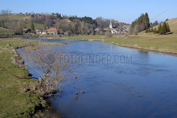 Rivière le Doubs s'écoulant dans le Haut-Doubs à Montbenoit
