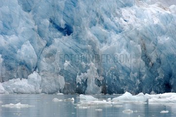 Blaues Eis des Gletschers in Raudfjorden Spitzberg